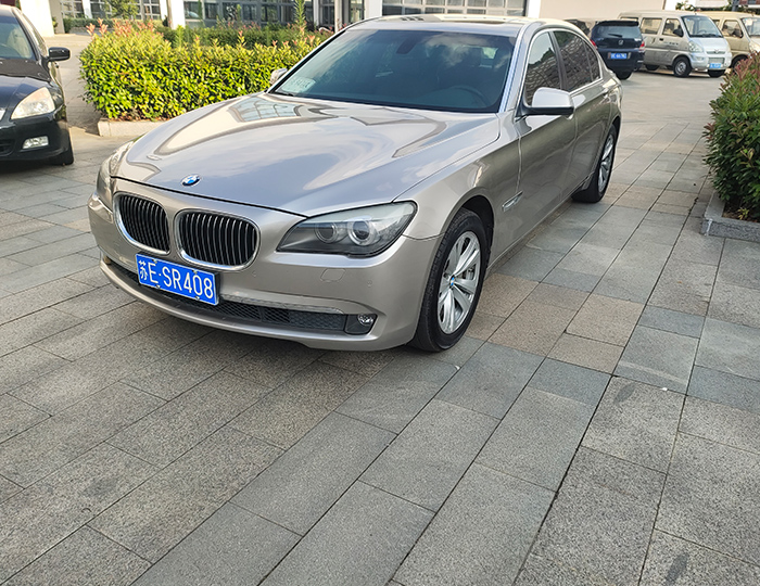 轎車